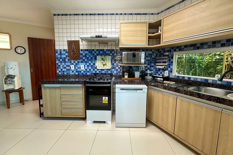 Casa Branca Ampla e bela casa em Ipioca Hibiscus