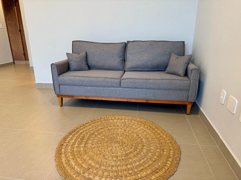 Casa com Piscina em Condomínio • 400m da Praia